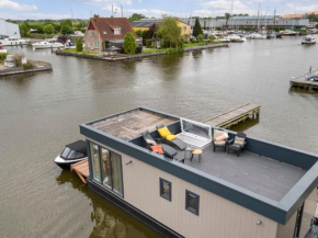 Holiday Home Harboursuite 2 incl- motorboot by Interhome